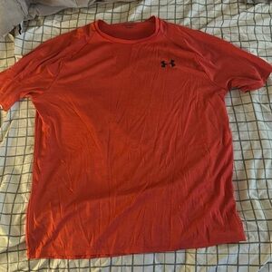 Men’s Large Under Armour Shirt